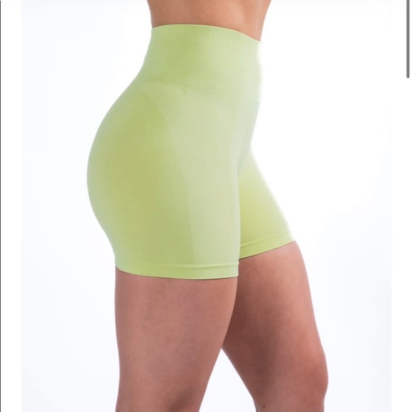 alphalete amplify 3.5” shorts - Picture 5 of 5